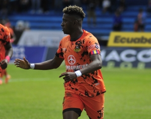 Libertad FC se REBELÓ CON TRA LA ADVERSIDAD y ganó con 10 jugadores, en medio de polémica arbitral