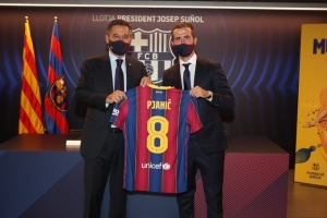 Heredó la armadura de una Leyenda (VIDEO)