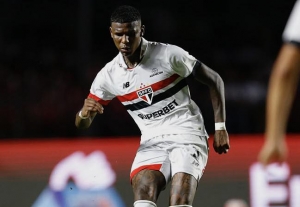 ¡Dorival defiende a Arboleda por sus errores que costaron el Clásico!