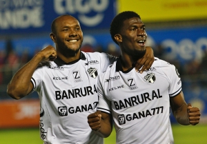 Comunicaciones deja blindado a Juan Luis Anangonó (FOTO)