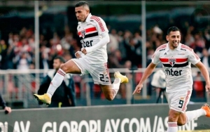 Las bajas tampoco le abren un espacio