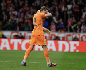 Lo sacaron a los 17 minutos: Antonín Kinsky fue la víctima de la Champions en el Atleti vs Tottenham
