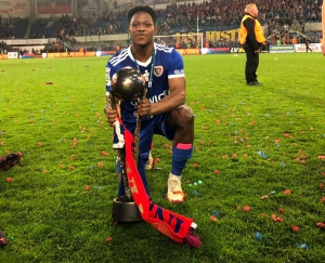 Demuestra su talento en eliminatorias de la Champions (VIDEO)