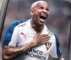 Comenzó el Show: ¡Deyverson les lanzó un Dardo a los que dicen que llegó viejo a LDU!