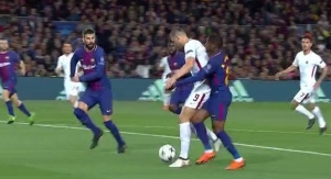 ¡Apuntan otra vez al árbitro! (VIDEO)