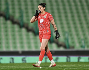 Santos Laguna respira: Kathya Mendoza y Doménica Rodríguez se sacuden y salvan parte de la noche