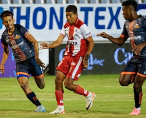 ¿QUÉ PASÓ AHORA? Tres jugadores van a ser despedidos del Técnico Universitario