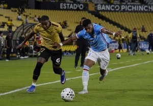 Pecado capital en el Monumental: Barcelona perdonó con uno más y un error infantil les costó el empate