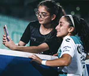 ¡LE PIDEN FOTOS Y SE LO MERECE! Doménica Rodríguez guía al Santos Laguna a un triunfazo