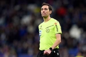 ¡SE ENCIENDE EL CLÁSICO! Árbitro de la final de la Copa del Rey ESTALLA EN LLANTO contra el linchamiento a su labor