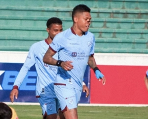 ¡Dos goles de Billy Arce catapultan al Bolívar a la punta del torneo de Bolivia!