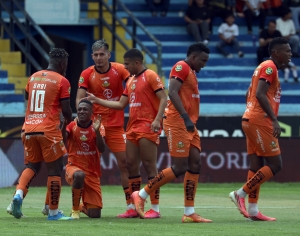Libertad FC acerca su barco a la Sudamericana y permite el debut de Jorge Célico con victoria