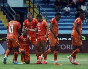 Libertad FC acerca su barco a la Sudamericana y permite el debut de Jorge Célico con victoria