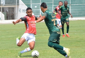 Orense SC y Deportivo Cuenca se esmeraron en aburrir este domingo en el 9 de Mayo