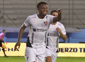 EL REY TIENE A SU MATADOR: ¡Liga terminó su Maldición de 9 años con un Increíble Hattrick de Estrada!