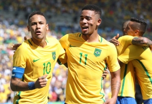 RECUERDO: ¡Completaba la Colección la Canarinha! (VIDEO)