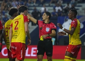 ¡Silbato confirmado! Yerson Zambrano pitará el partidazo entre Liga y Barcelona en Casa Blanca