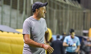 Le guardan gratitud por ayudarlos con la permanencia (OFICIAL)