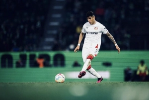 ¡ESTÁ PASANDO! Arsenal logra un principio de acuerdo para llevarse a Piero Hincapié