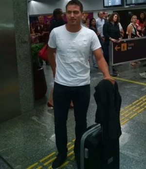 Firmó su contrato en perfectas condiciones (OFICIAL-FOTOS)