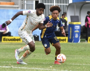 Delfín demuestra POR QUÉ NO SALE DEL FONDO con un partido para el olvido contra el Bananero