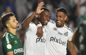 ¡El Cuco Angulo bien pudo haberle salvado la cabeza a Fabián Bustos en Santos! (VIDEO)