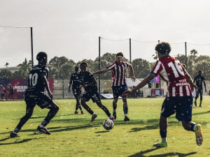 IDV empezó con ventaja y acabó su segundo día en la Messi Cup con reparto de honores en un aguacero