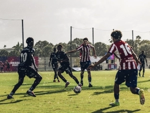 IDV empezó con ventaja y acabó su segundo día en la Messi Cup con reparto de honores en un aguacero