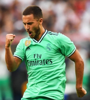 Courtois sale en defensa de Eden Hazard (VIDEO)