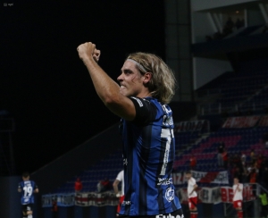 ¡EL ÚNICO QUE RESPONDIÓ! Claudio Spinelli saca la cara y brilla en el once de la semana en Libertadores