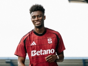 AC Sparta Praga presentó a Jhoanner Chávez y Jhon Mercado le dio la bienvenida al club