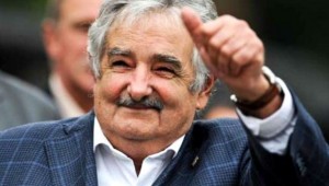 Mujica recibió la armadura del Rey de Copas (FOTOS)
