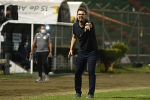 Le apuestan a un apellido bien futbolero (DOCUMENTO)