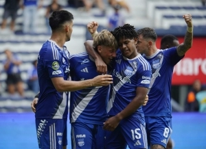 Emelec despeja los fantasmas del Capwell con una victoria balsámica ante Técnico Universitario