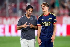 Arteta pide a los jóvenes del Arsenal hablar con su fútbol