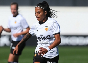 Valencia Femenino sale vivo en campo del eterno rival