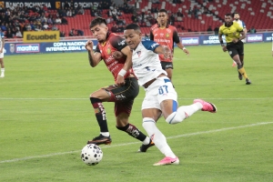 Liga preservó titulares para la Libertadores, fue inefectivo en ofensiva y Deportivo Cuenca sacó un punto