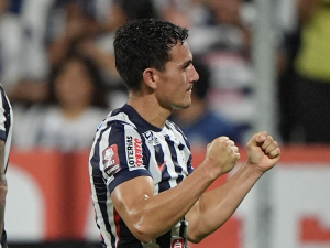 ¡David Vélez ANOTÓ UN GOLAZO DE VOLEA en Choque entre Ecuatorianos en la Liga 1 de Perú!