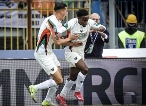 PROVOCÓ UN PENAL EN FAVOR DE LOS SUYOS y John Yeboah se muestra CADA VEZ MEJOR como parte del Venezia FC