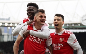 Saludo desde Londres para el Bombillo (FOTO)