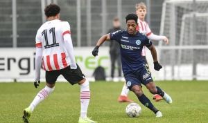 Joel Valencia se lesionó y se le cayó la estantería al De Graafschap