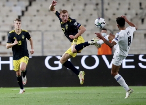 Grecia amargó a Suecia y le da una mano a la España de Luis Enrique (RESUMEN)