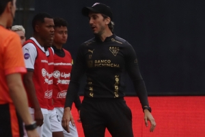 “¡LDU no pateó ni un tiro al arco y no hace ningún cambio este Burro!”