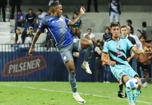 Gustavo Cortez continúa con actividad en la pretemporada de Racing (RESUMEN)