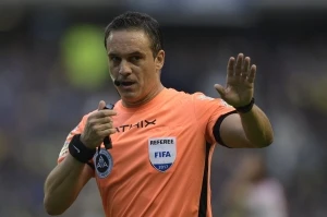 arbitro Patricio Loustau