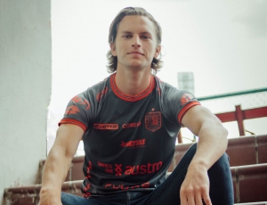 Deportivo Cuenca estrena camiseta conmemorativa (FOTO)