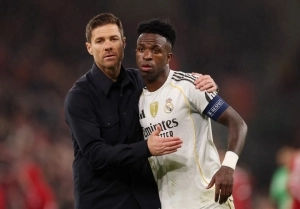 Xabi Alonso-Vinicius Junior-Liverpool-Real Madrid-uefa-champions-league-2025-26