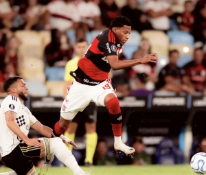 Partidazo y asistencia mágica de Gonzalo Plata en clasificación del Flamengo como puntero