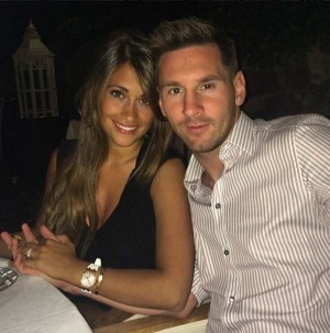 Emocionante recibimiento y felicitación de Antonella para Messi (VIDEO)