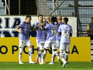 Noche perfecta para IDV en el Jocay con un recital de fútbol y un pie en la gran final de Copa Ecuador